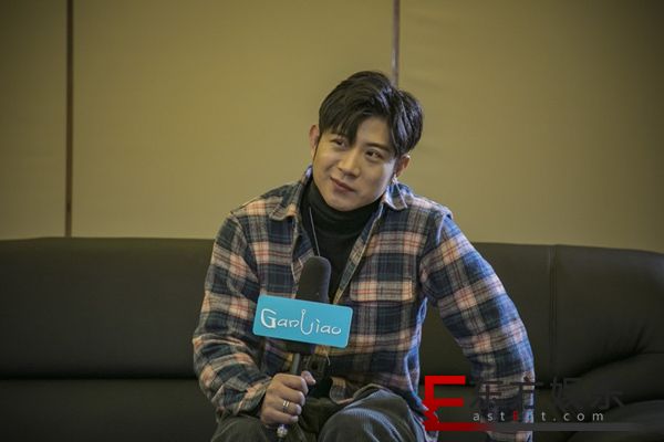 《尴聊》第一季即将上线 消解式娱乐揭开明星“背面”