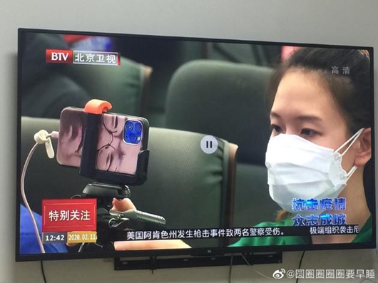 李诞谈表情包手机壳 自黑“破坏气氛第一名”