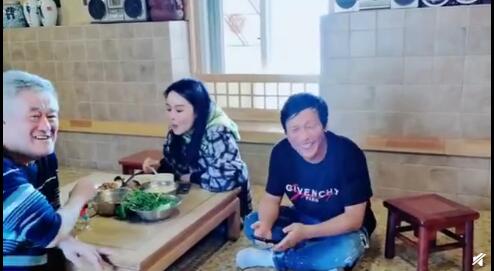 赵本山宋小宝做饭 女儿球球惊喜出镜