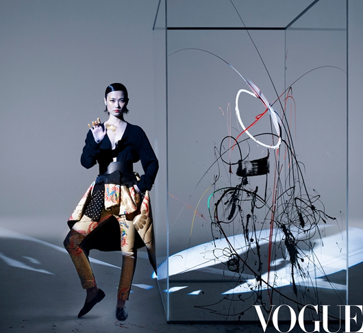 李宇春登《VOGUE》三月刊封面 Nick Knight掌镜创意概念融入绘画艺术
