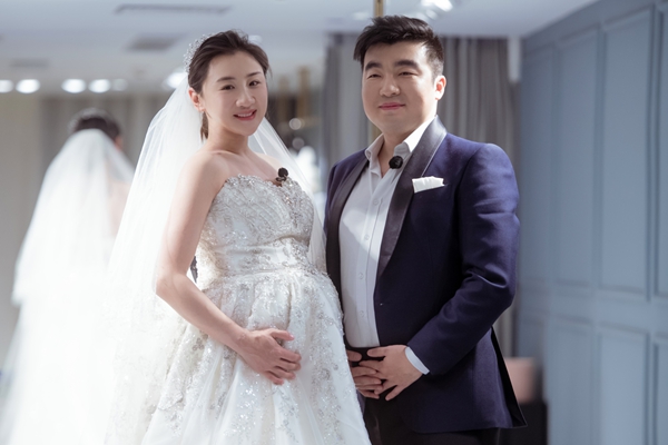 《婚前21天》何雯娜孕肚婚纱照首曝光 幸福状态满分