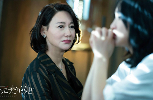 《不完美的她》热播中 周迅焦急寻找养女下落