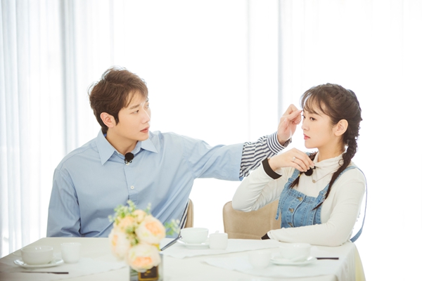 《婚前21天》刘泳希李嘉铭双方父母见面 气氛融洽