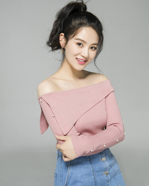 曾一萱春日写真释出 清甜少女气质佳