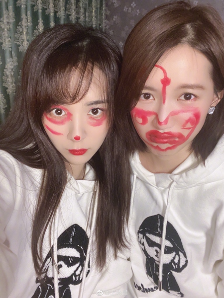 王晓晨被口红画花脸 网友:请捡起女演员包袱