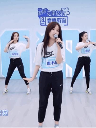 虞书欣练习室直拍 大胆挑战vocal感染力十足