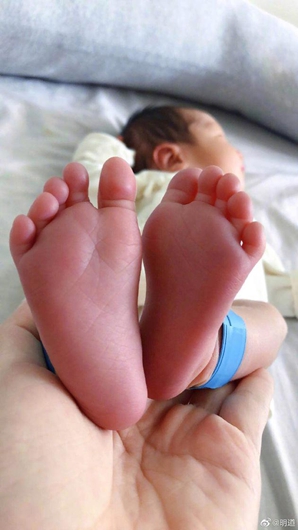 明道方承认已结婚生子本尊晒儿子脚丫照 明道妻子王婷萱个人资料遭扒