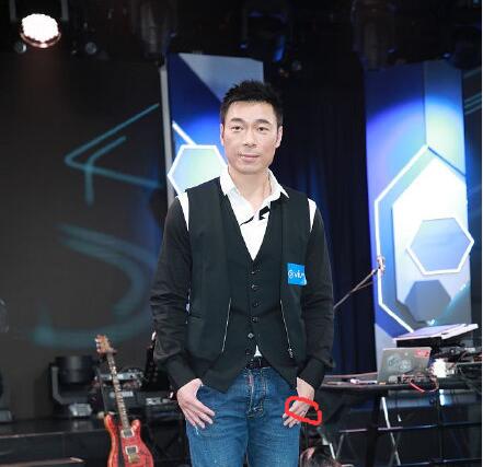 许志安正式复出 现场感谢妻子郑秀文手上婚戒抢镜!