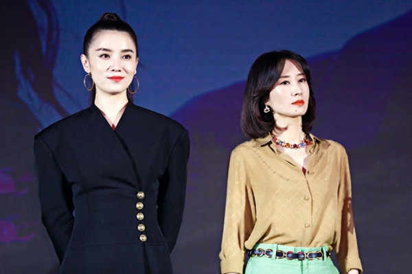 刘敏涛助阵《白色月光》发布会 美飒兼备姐力十足