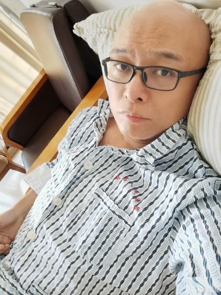 孟非住院晒病床照 幽默文字令网友搞笑又心疼