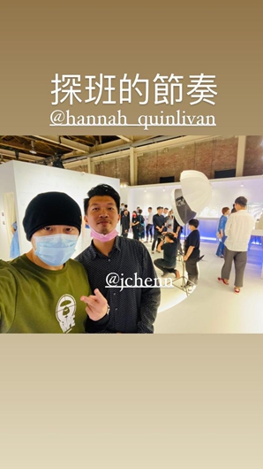 周杰伦偷拍昆凌 甜蜜夸赞彩虹屁一级棒!
