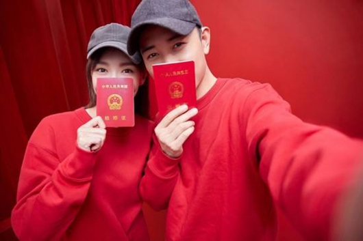 罗晋第一次抱女儿心情平静 早已做好当爸爸的准备!