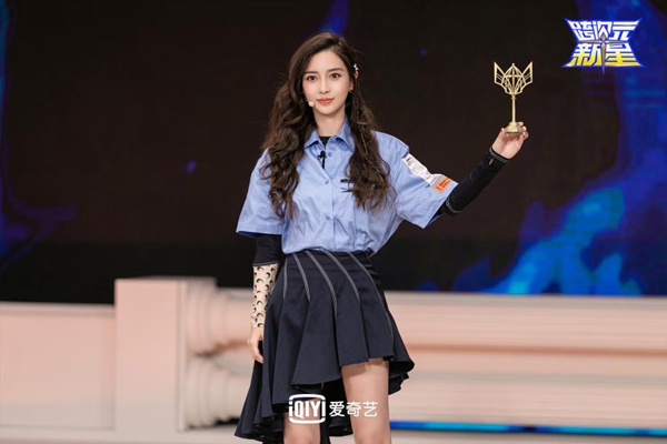 《跨次元新星》虞书欣战队首轮公演夺冠,Angelababy、小鬼不舍队员离开现场落泪