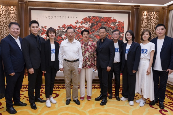 《中国医生》中山纪念堂首映感动千人 钟南山:电影展现了中国力量