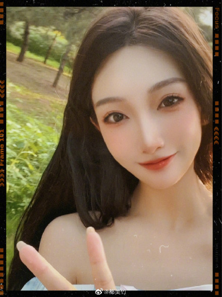 吴亦凡被批捕 都美竹在粉丝群感谢朝阳公安